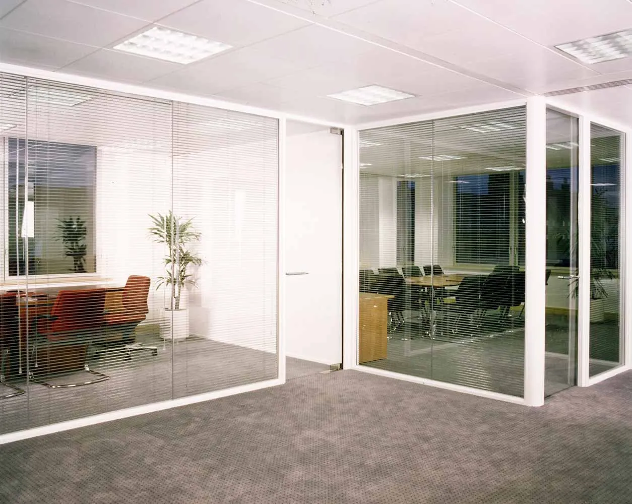Komfort Kameo 75 with Polar glass Partitioning